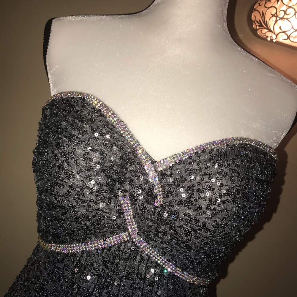 👗STRAPLESS SLIVER SPARKLY DIAMOND EVENING GOWN
